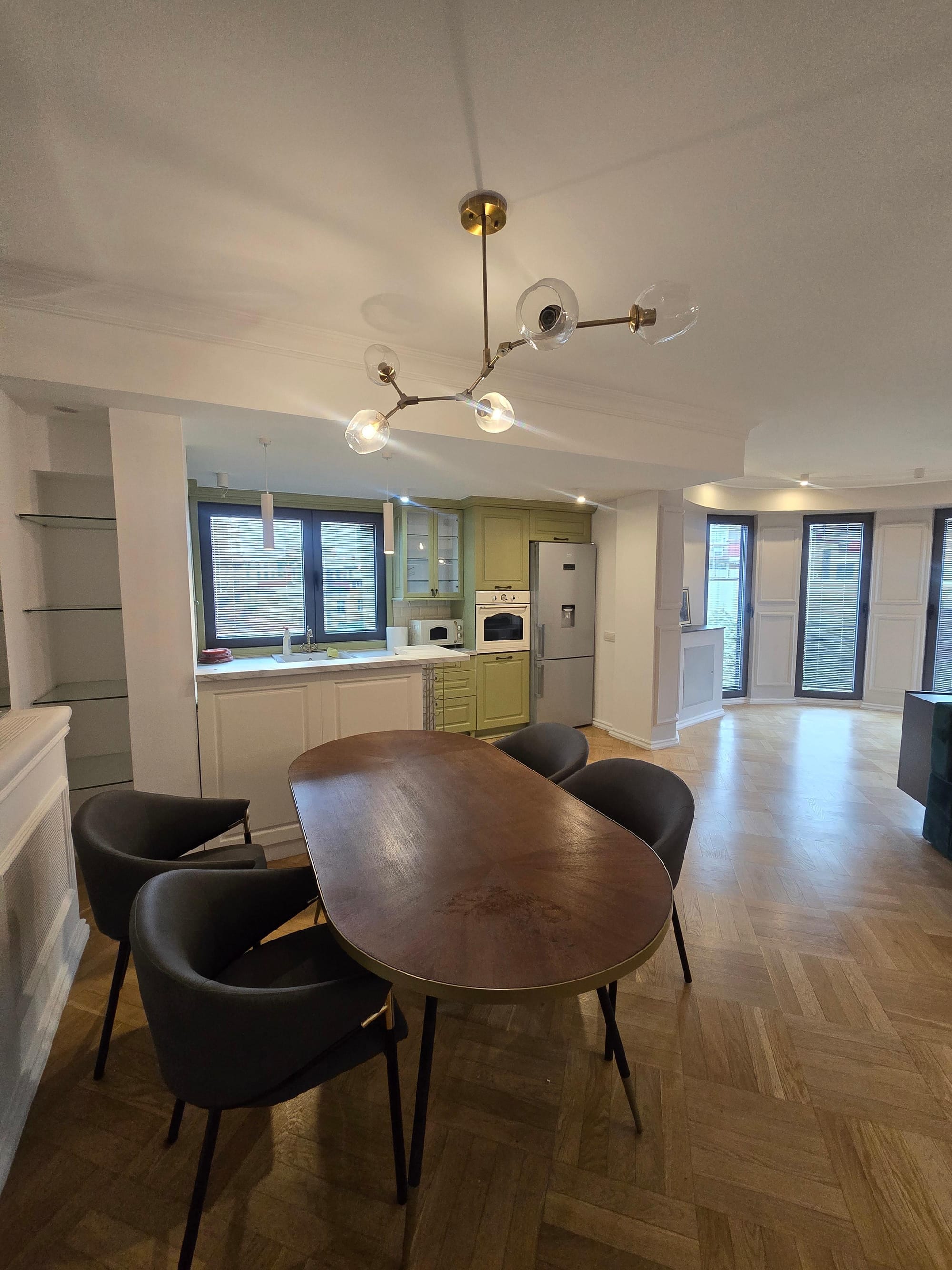 Луксузен наместен стан, 4 соби, 100м², Центар Скопје