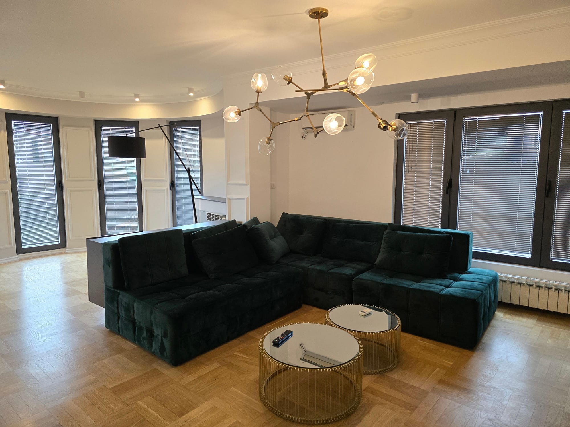 Луксузен наместен стан, 4 соби, 100м², Центар Скопје
