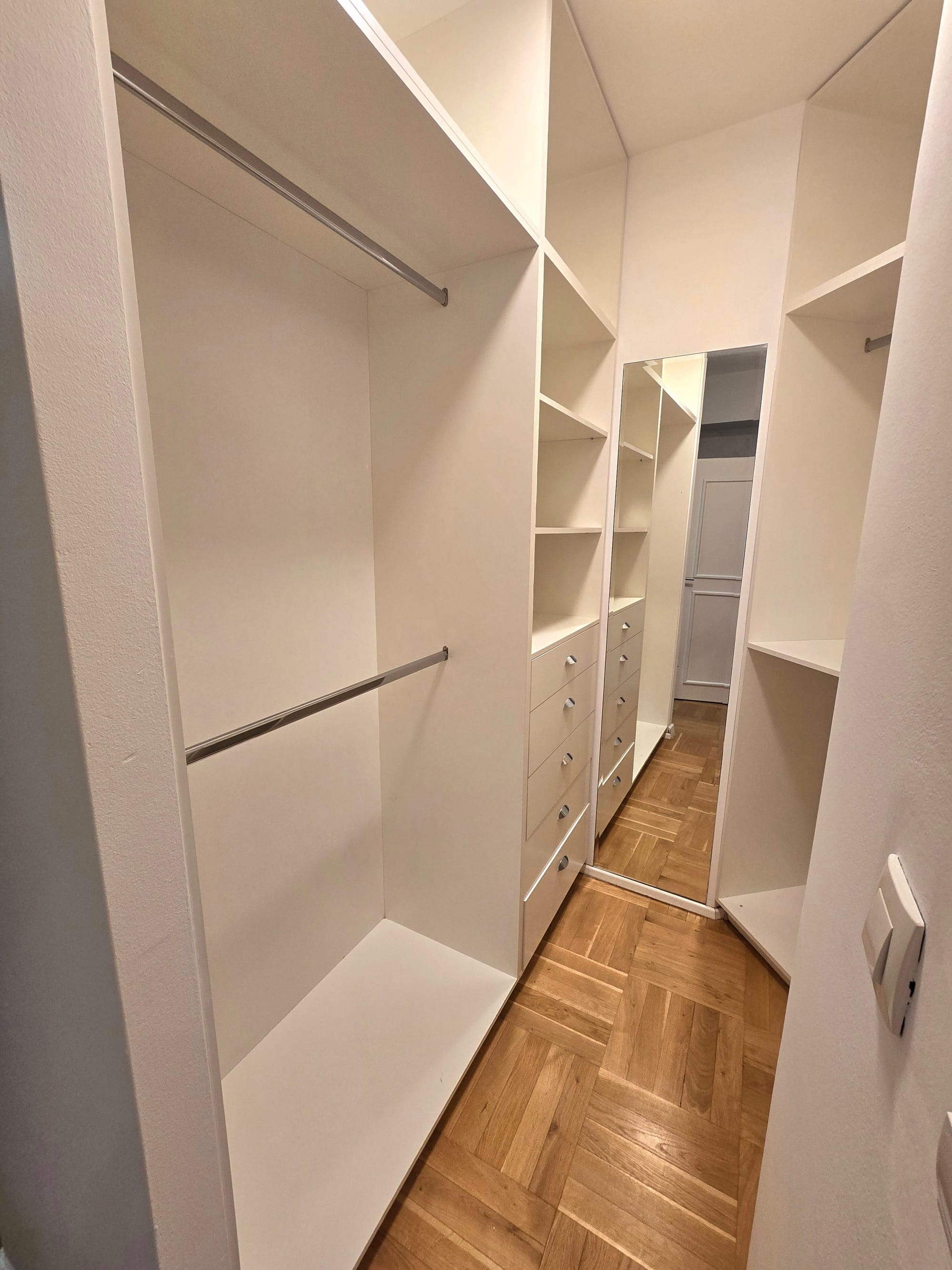 Луксузен наместен стан, 4 соби, 100м², Центар Скопје