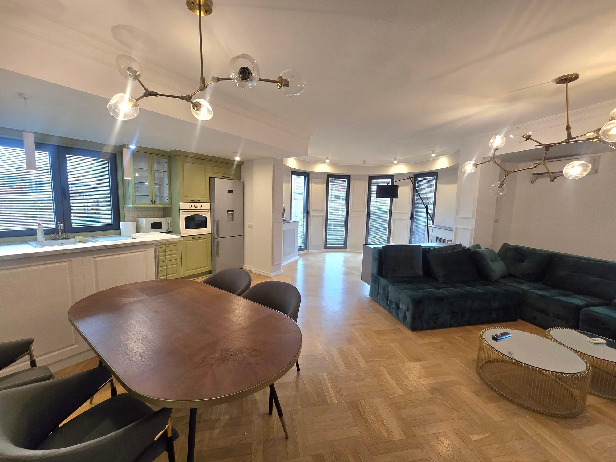 Луксузен наместен стан, 4 соби, 100м², Центар Скопје