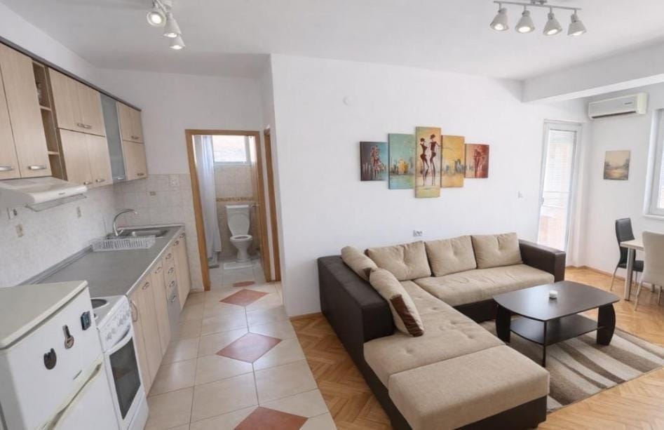 Наместен стан во Центар 49м2 со 2 спални