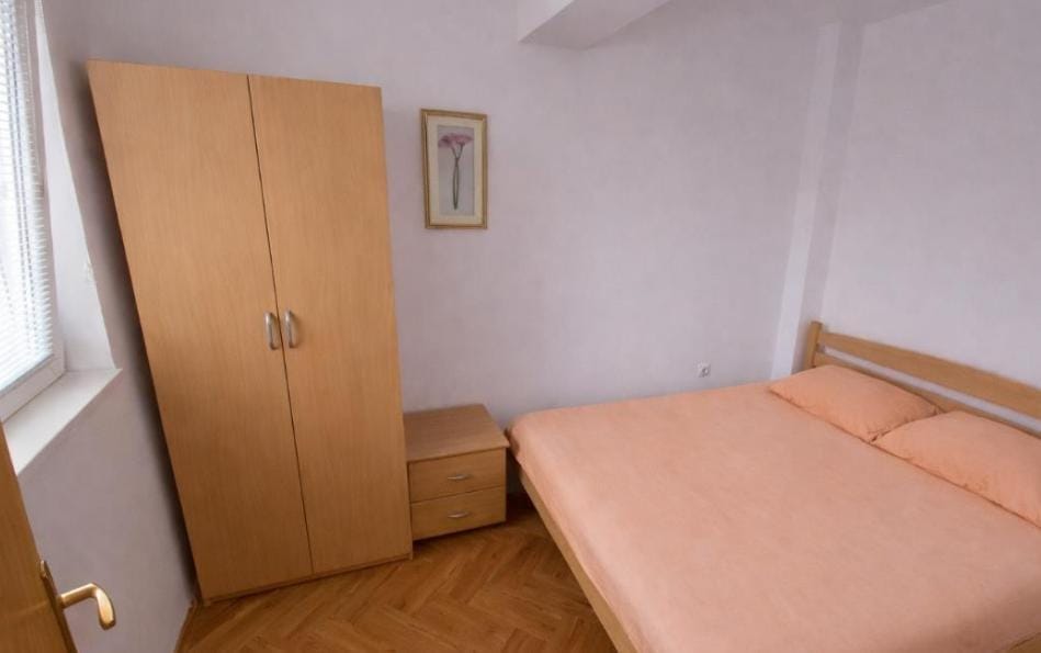 Наместен стан во Центар 49м2 со 2 спални