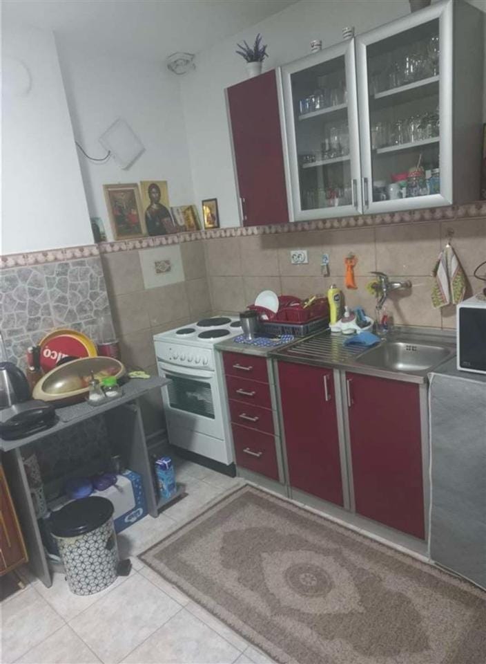 3-собен стан, 63м², приземје со двор, Железара, Гази Баба