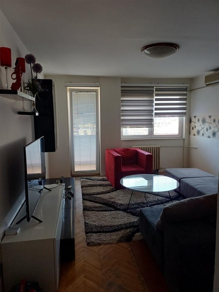 Стан во Центар Градски Ѕид 93м2 со 3 спални