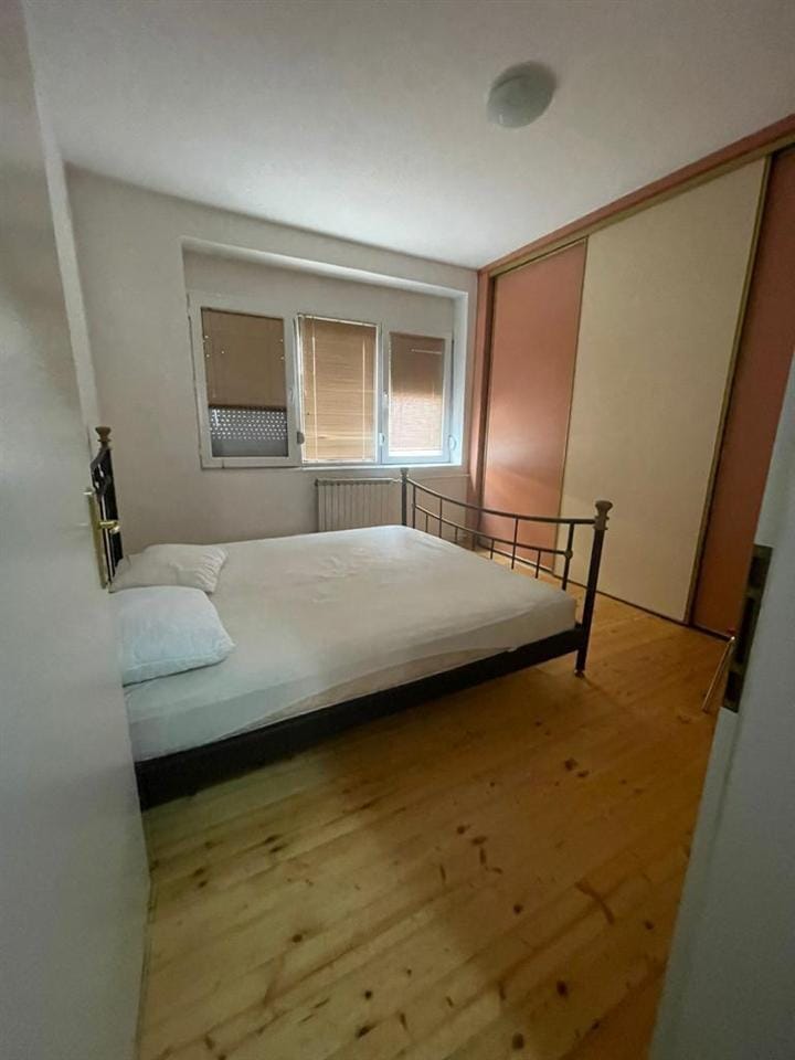 Тросoбен стан, 68м², Дебар маало, Центар