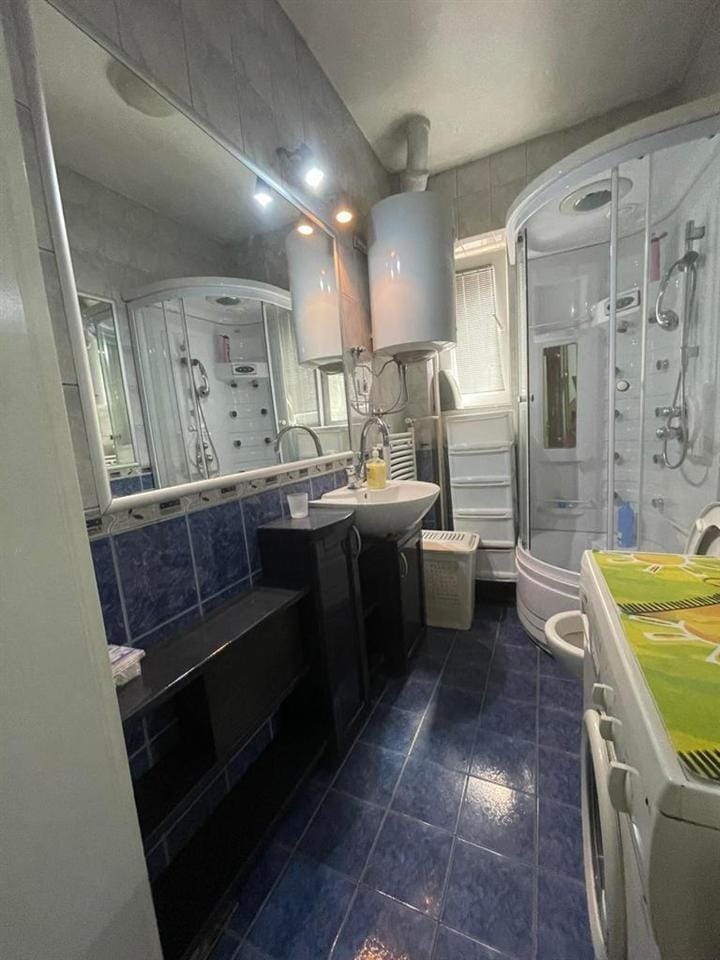 Тросoбен стан, 68м², Дебар маало, Центар