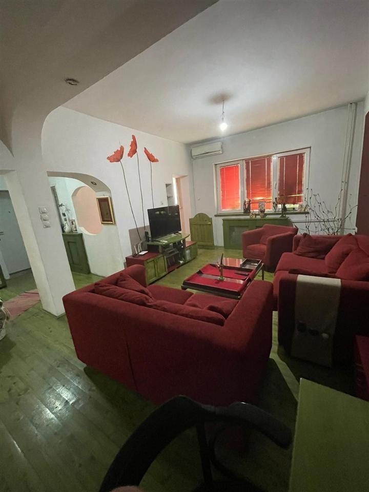 Тросoбен стан, 68м², Дебар маало, Центар