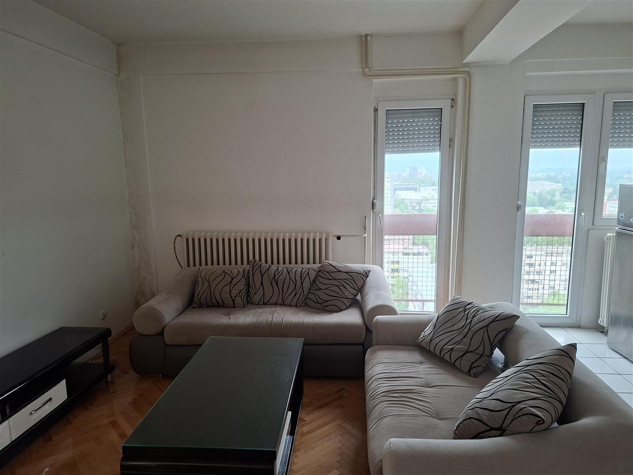 2-спална реновирана станови во Карпош 1, 56м², со тераса, паркинг
