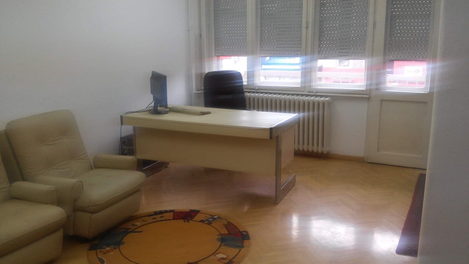 Centar 90m2 stan na 1 kat za kancelarii