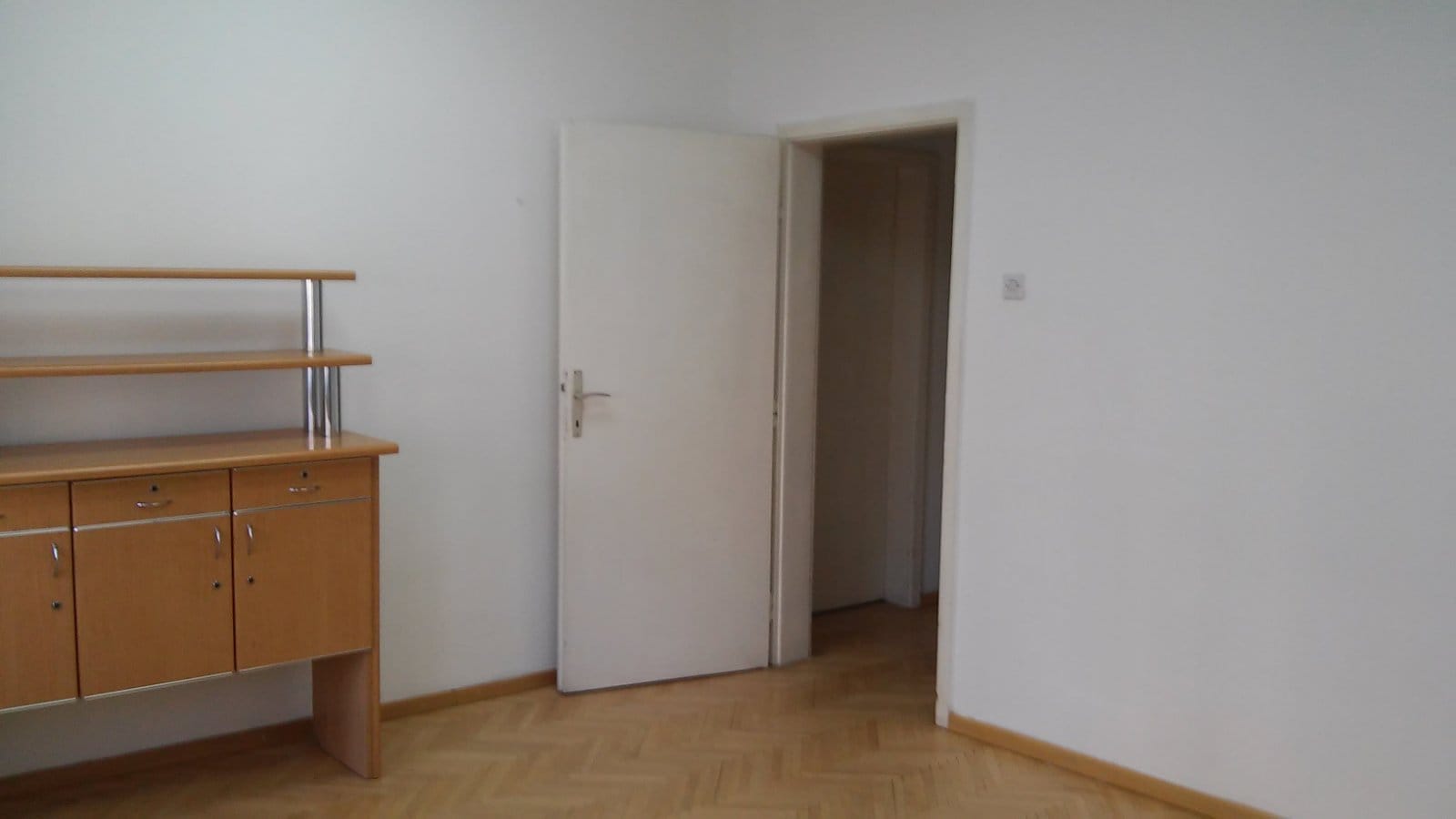 Centar 90m2 stan na 1 kat za kancelarii