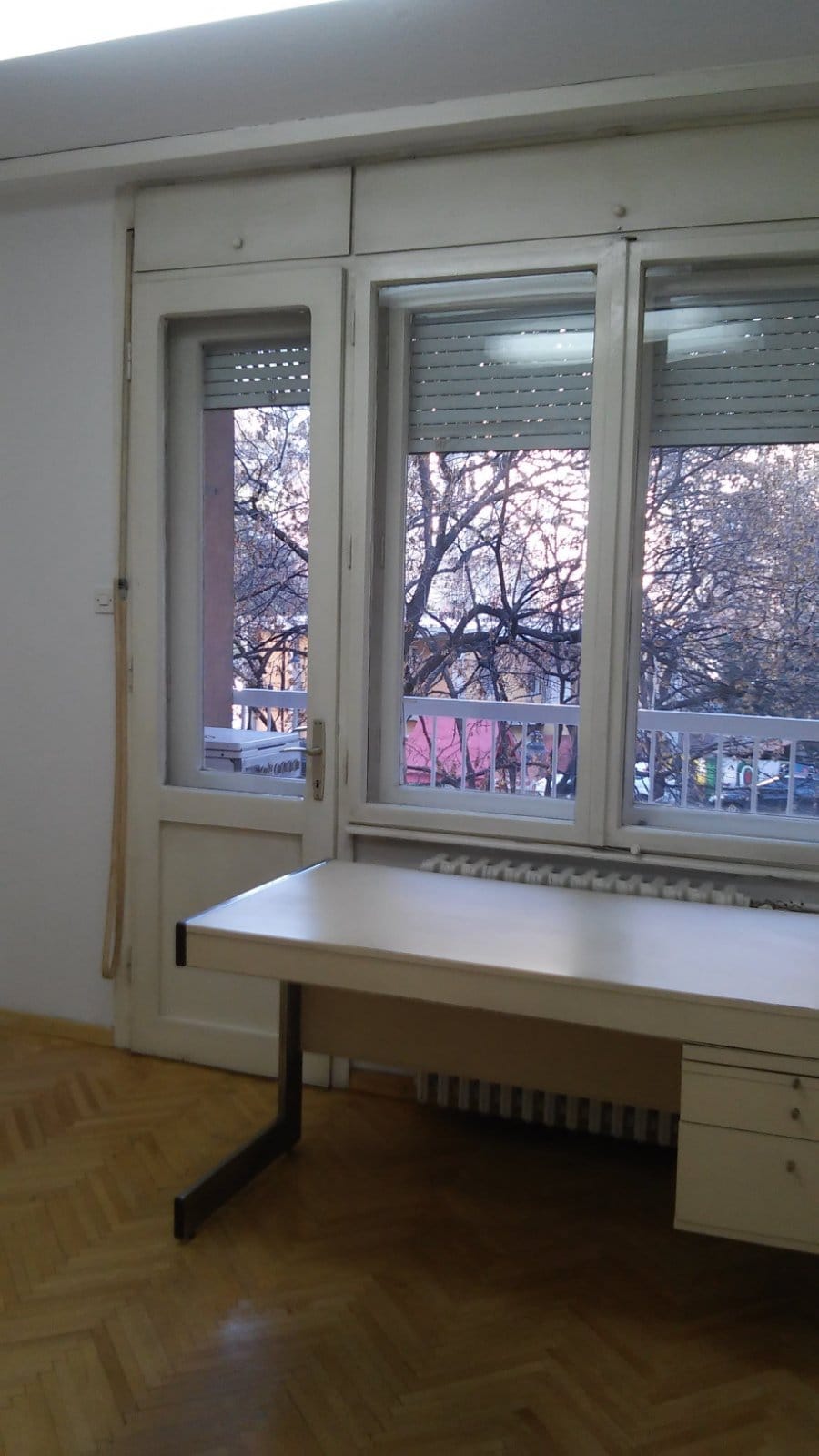 Centar 90m2 stan na 1 kat za kancelarii